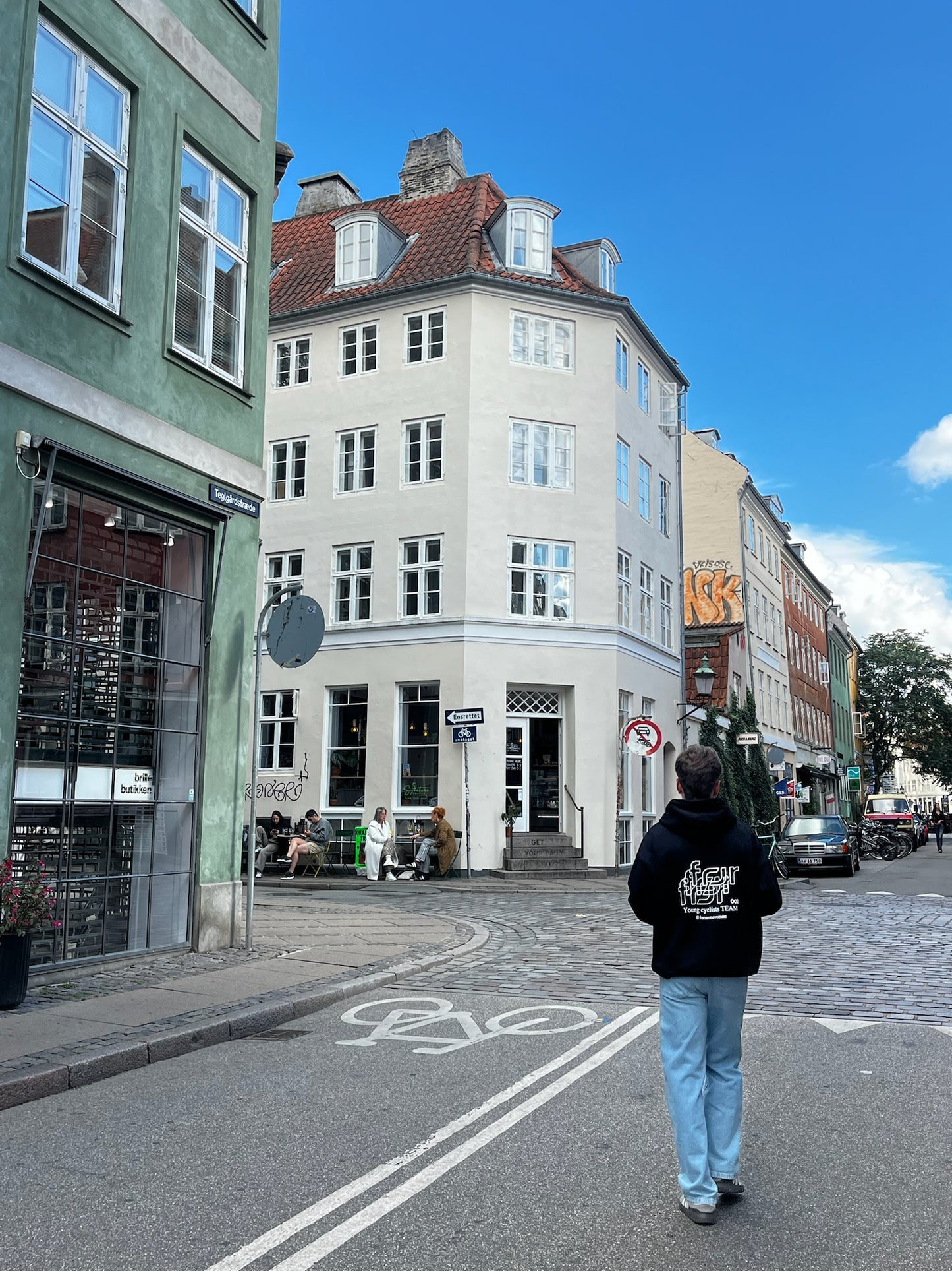 SUDADERA VERSIÓN 1: CROPPED